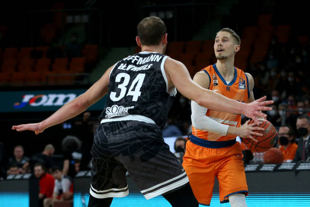 敏锐地察觉 敏锐地察觉