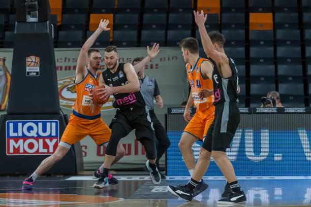 敏锐地察觉 敏锐地察觉