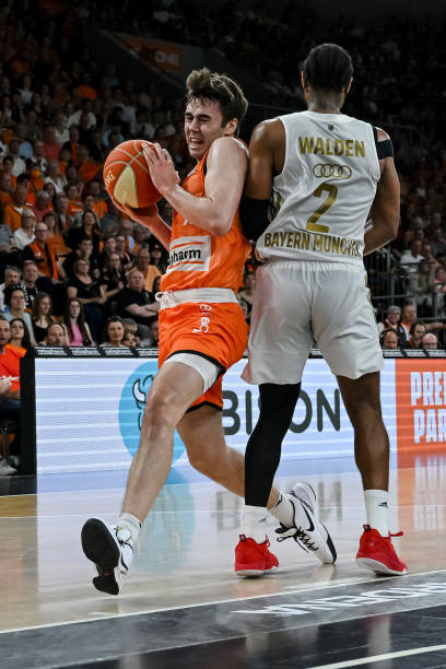 连续命中三 连续命中三