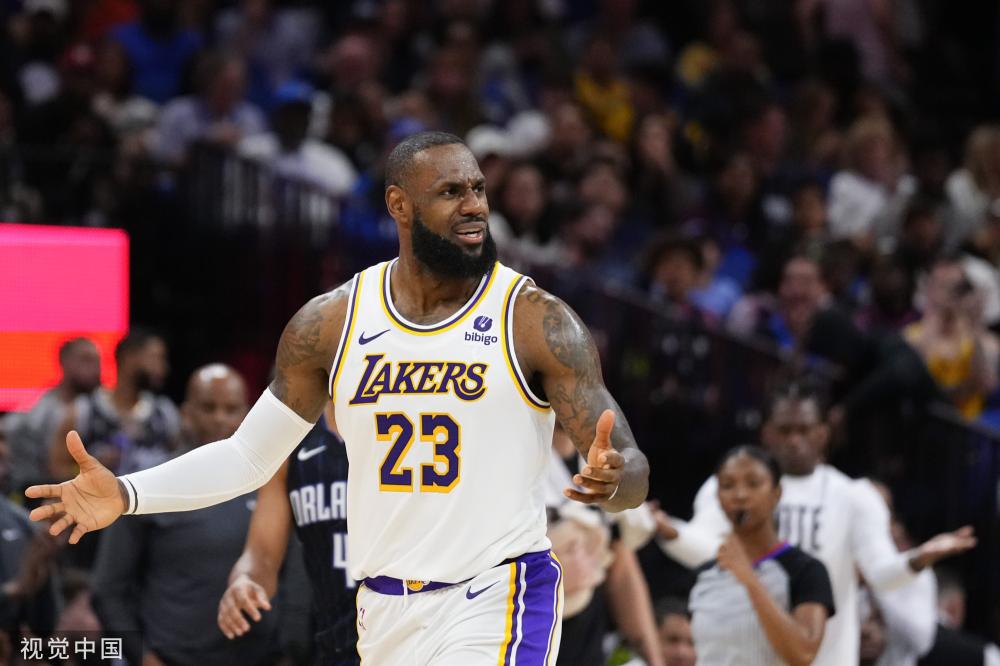 篮球比赛中 篮球比赛中